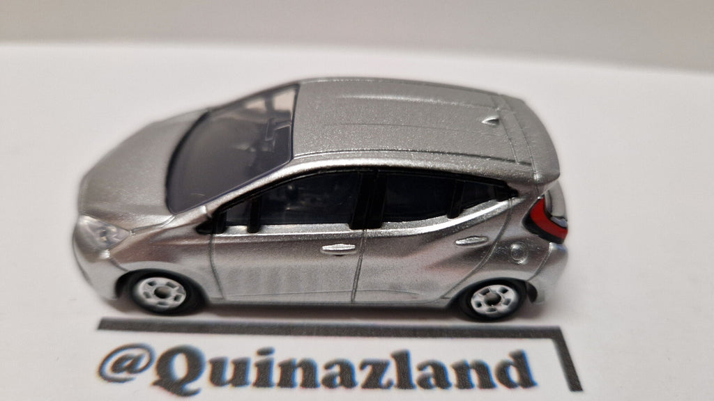 Tomica 2022 regular Toyota aqua 1/59   (CP05)