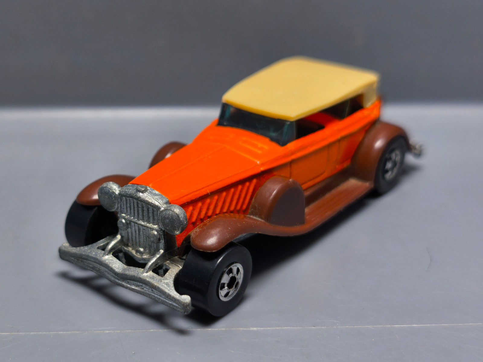Hot Wheels 1977 flying customs 31 doozie  (A19)