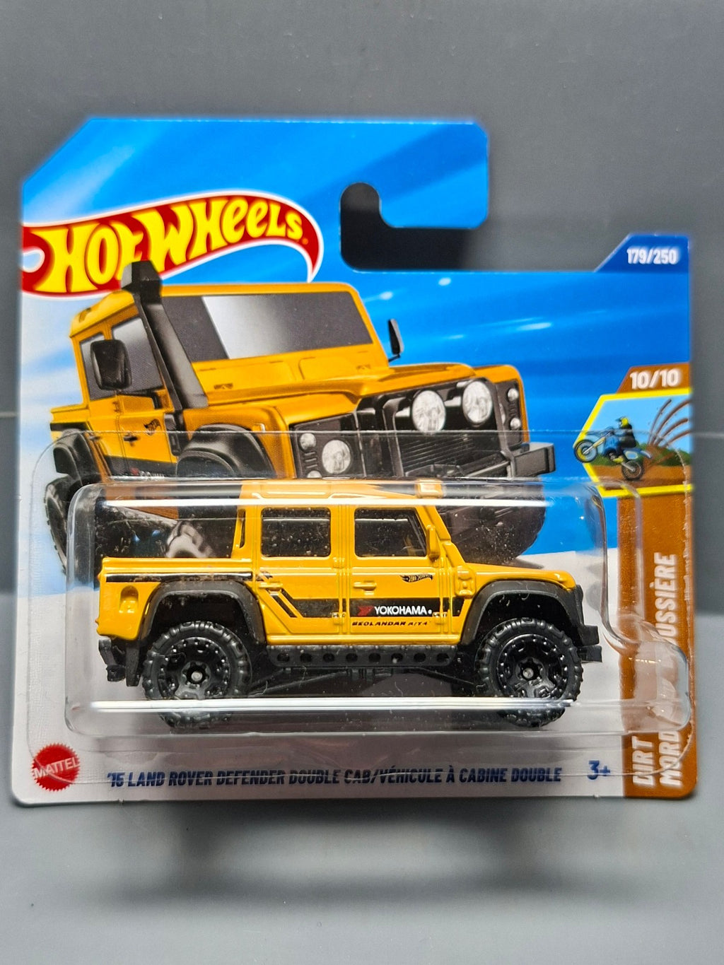 Hot Wheels '15 Land rover Defender double cab  2025-179  (NP12)