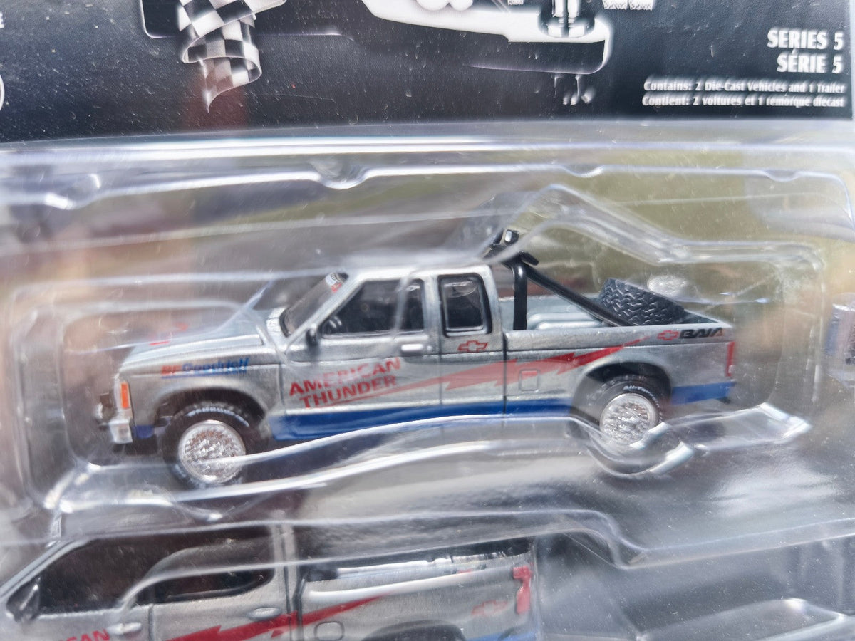 Greenlight Racing Hitch & Tow American Thunder '23 Chevrolet Silve Chase (CT03)