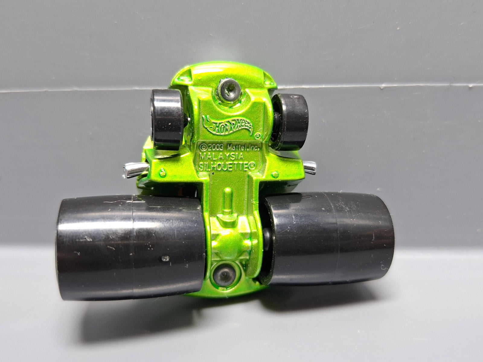 Hot Wheels Silhouette version lumière en haut 2004-062   (CP04)