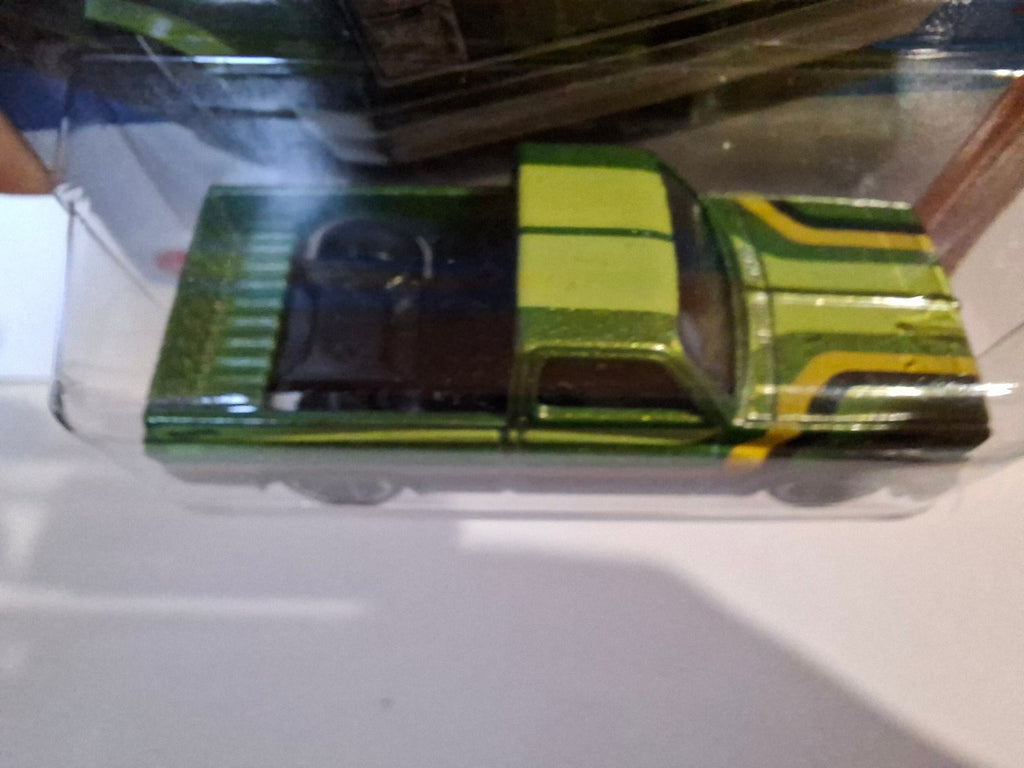 Hot Wheels 83 chevy silverado  2022-114 (NP21)