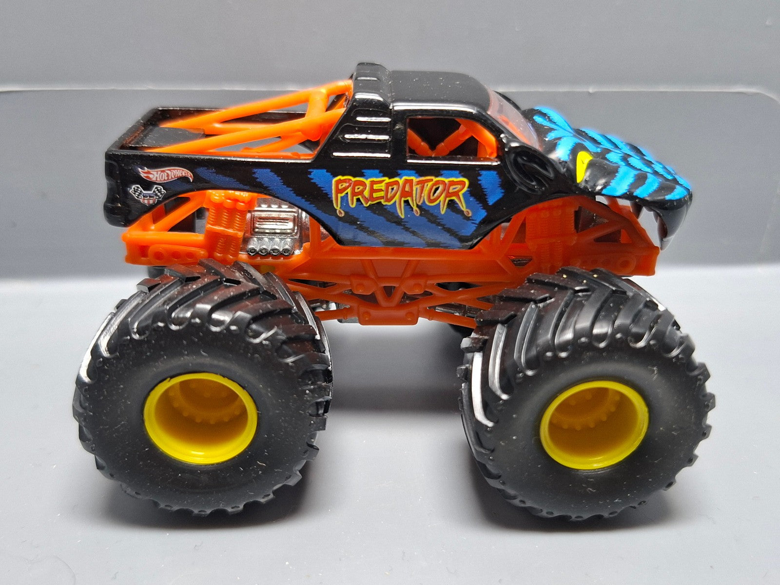 Hot Wheels Monster jam  Predator   (CP05)