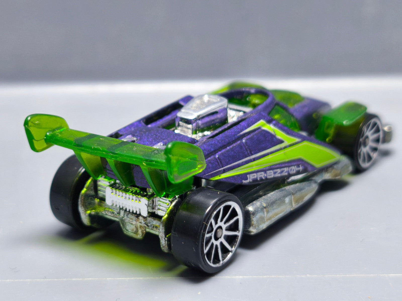 Hot Wheels Buzz off 2004-091  (A39)