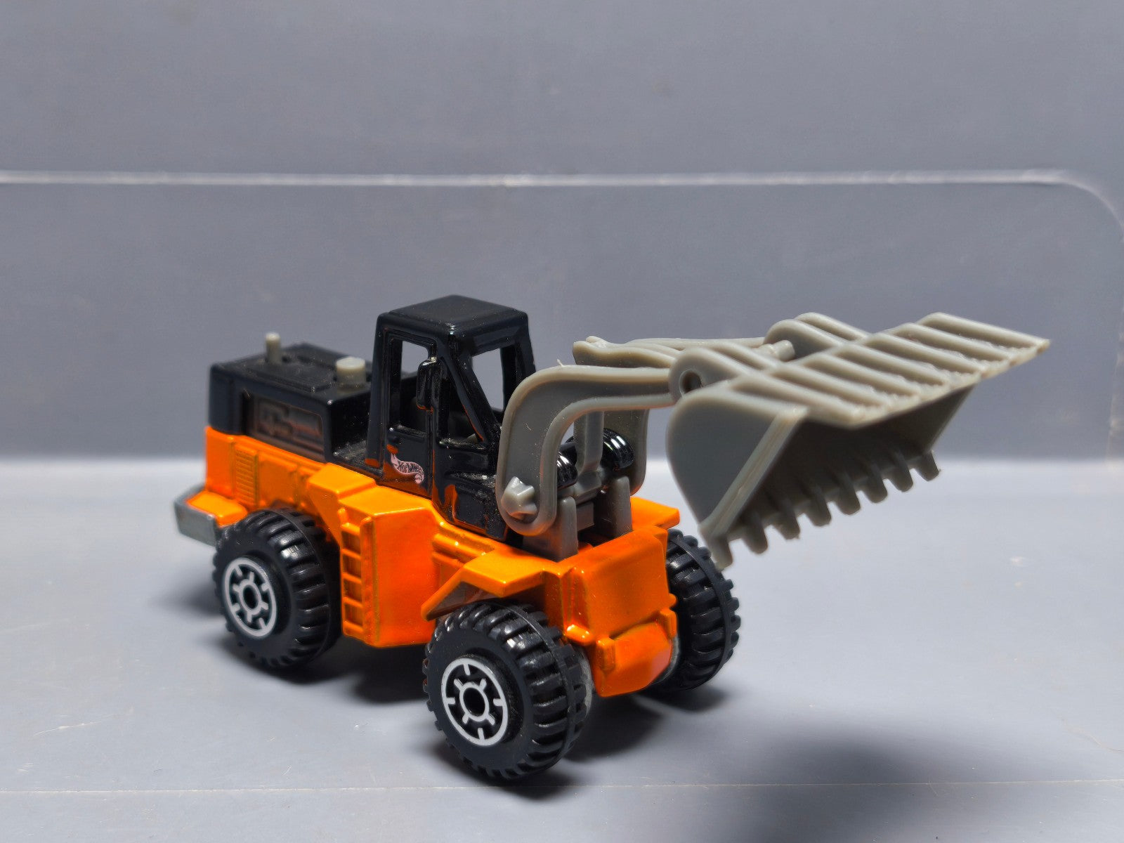 Hot Wheels 1997 mainline 641 Wheel loader version logo blanc  (A38)