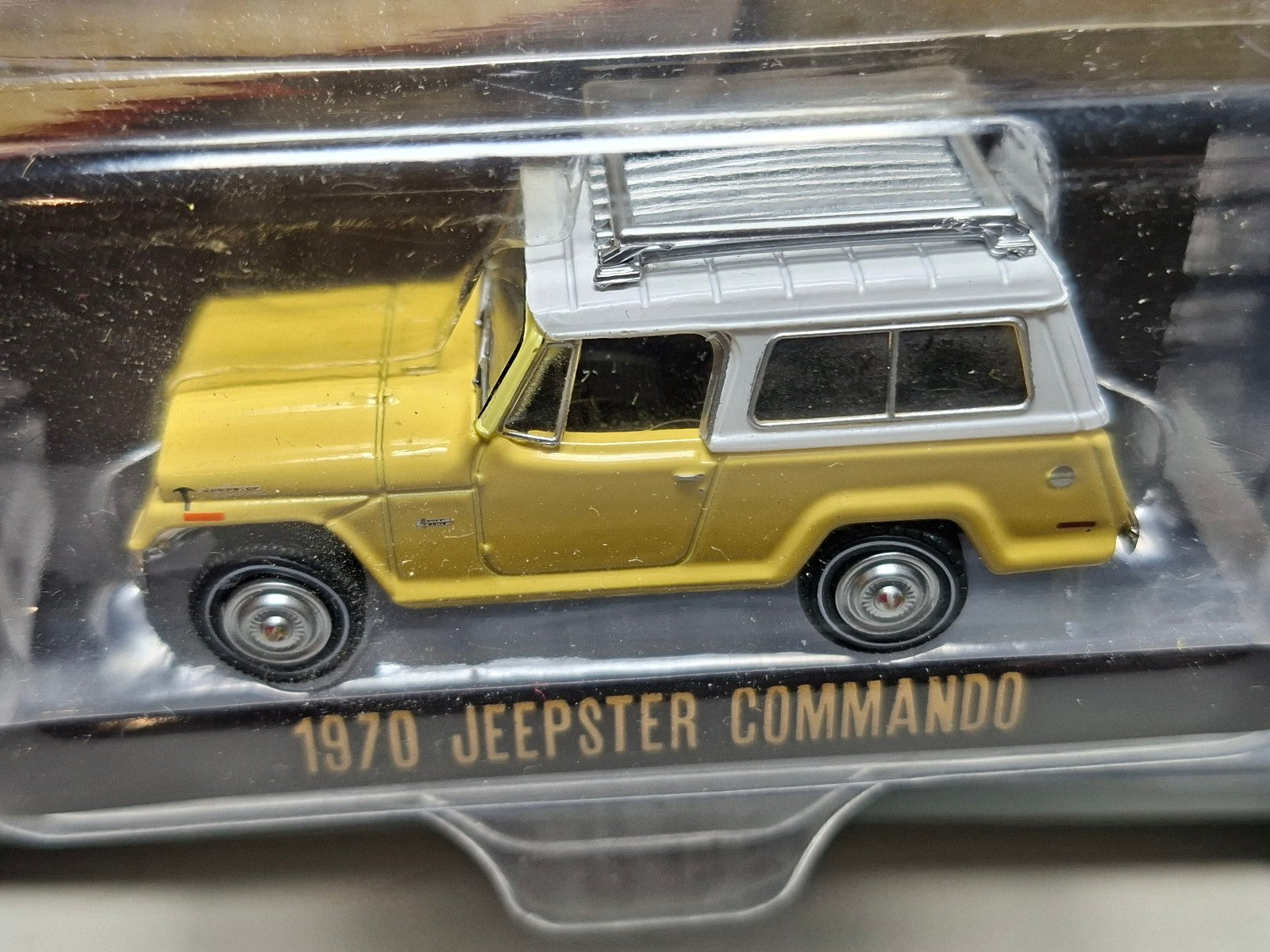 Greenlight Vintage ad cars 1970 Jeepster Commando  (NG62)