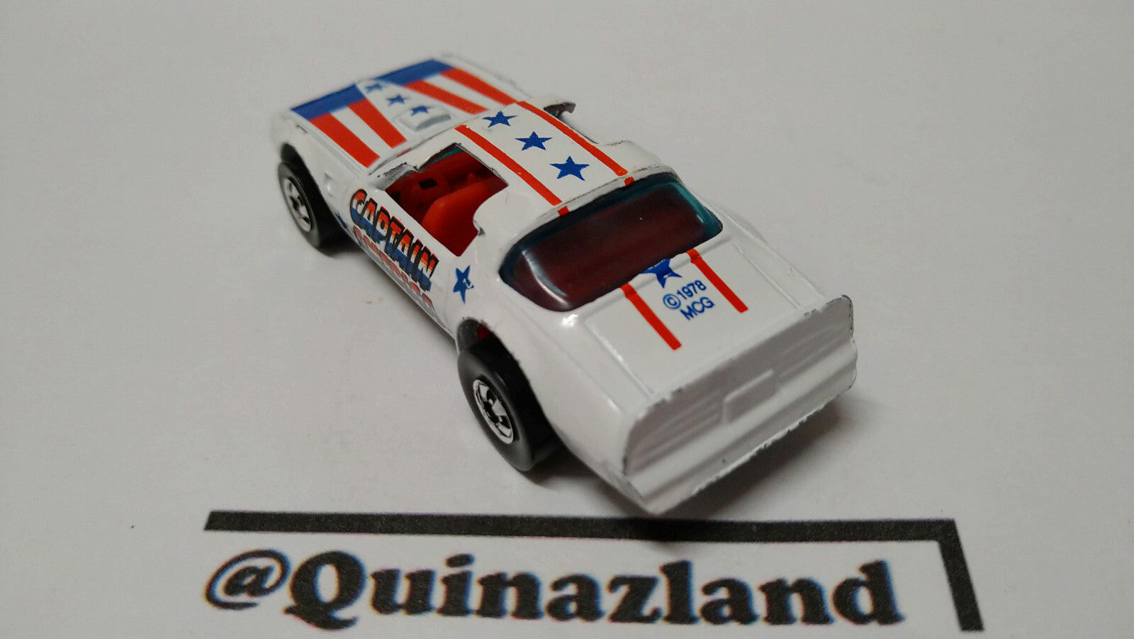 Hot Wheels 1979 the heroes version BW Hot Bird Captain america  (A11)