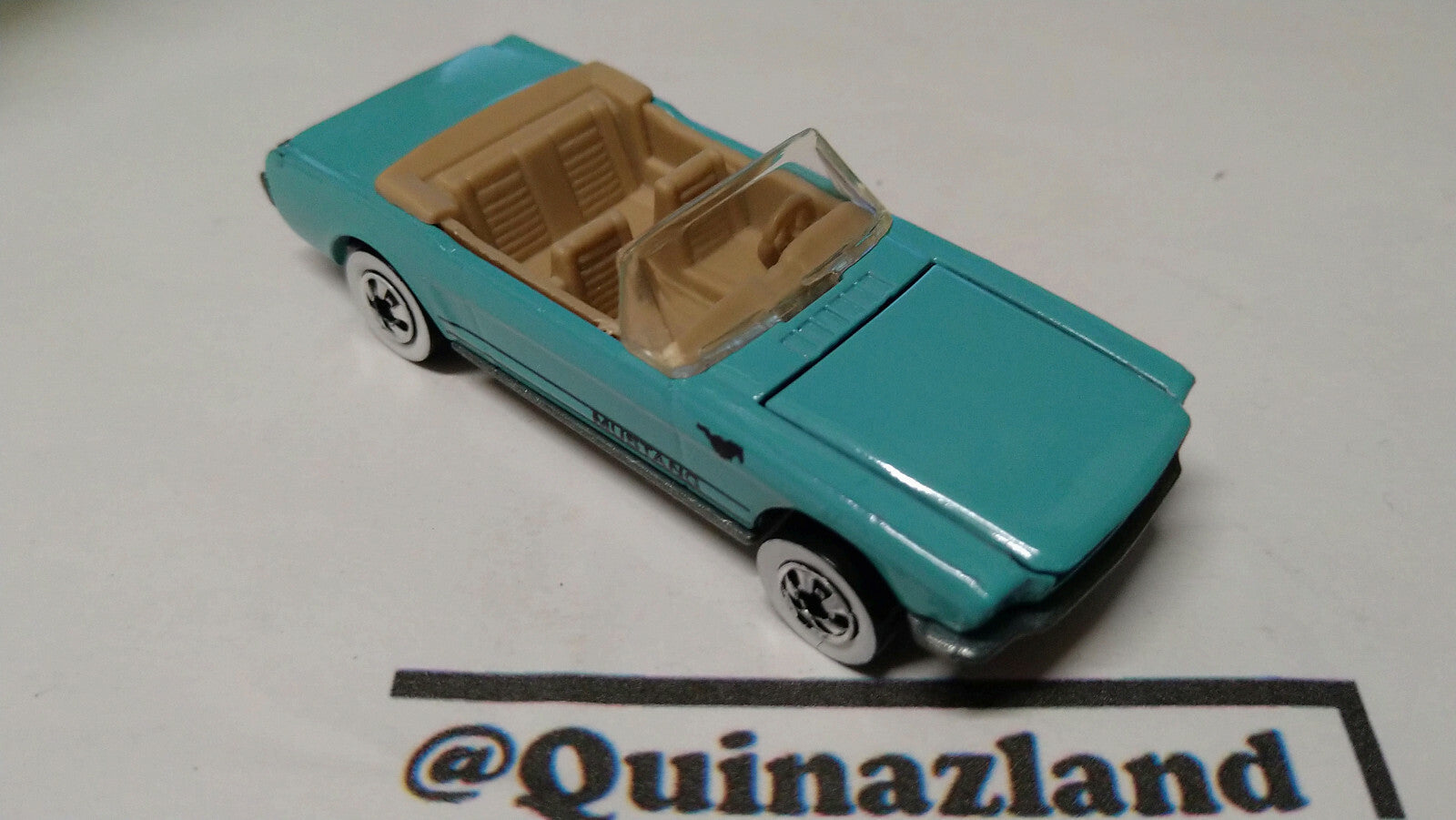 Hot Wheels 65 Ford Mustang Convertible 1987 intèrieur beige  (A07)