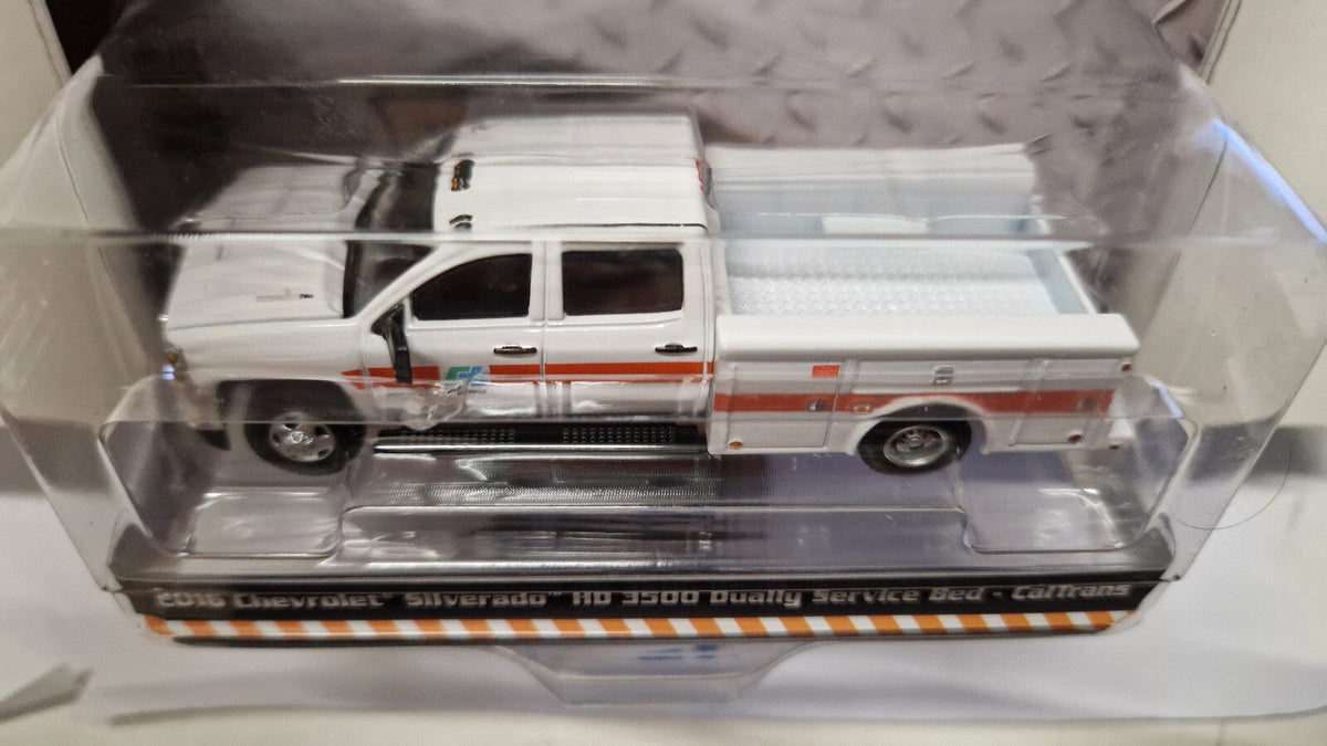 Greenlight 2024 Dually Drivers Series 15  2013 Chevrolet Silverado (NG23)