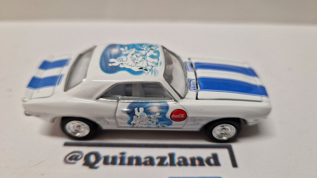 Johnny Lightning 2004 Coca-Cola holiday ornament  1969 Chevy camaro  (A33)