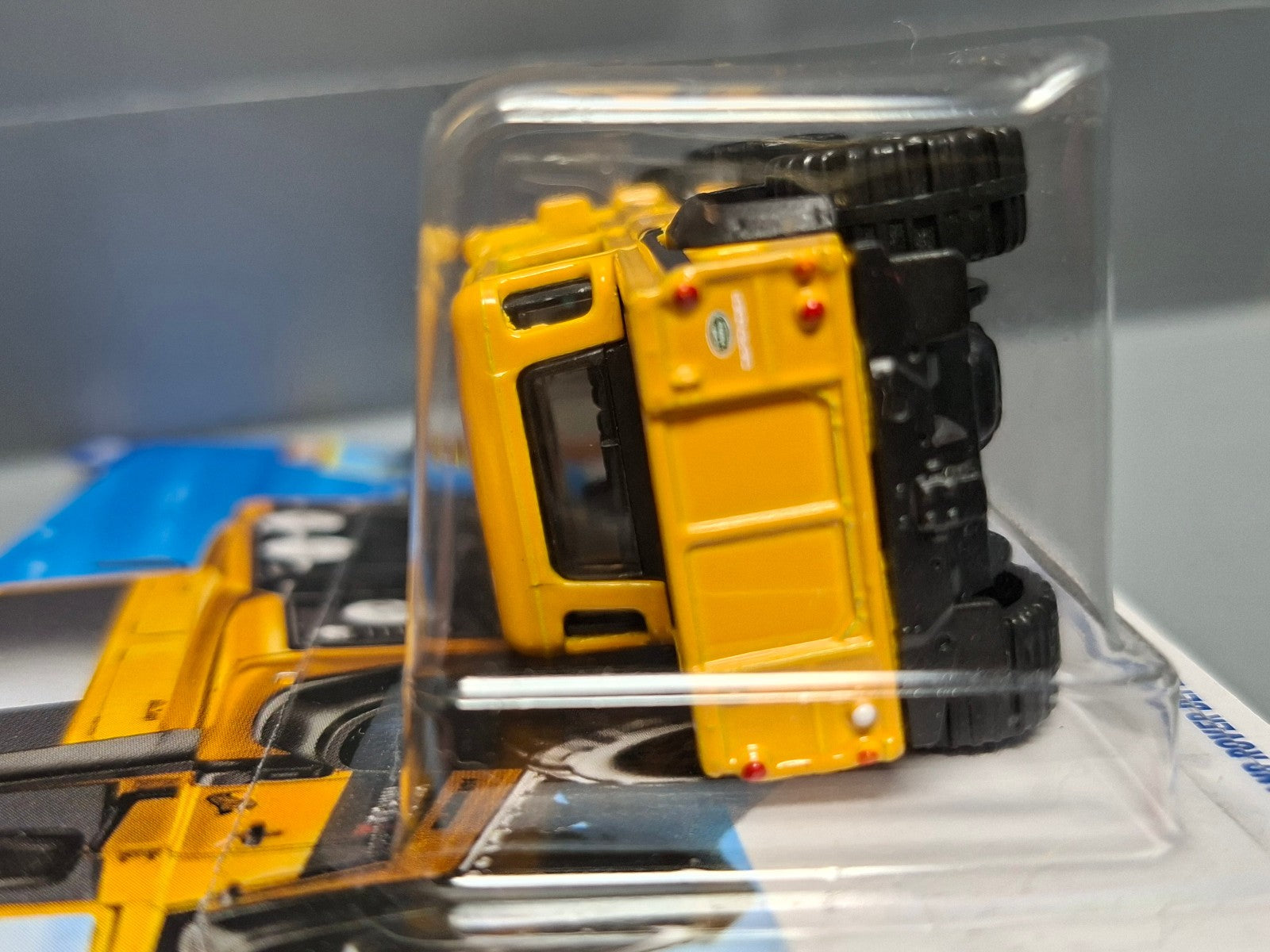 Hot Wheels '15 Land rover Defender double cab  2025-179  (NP12)