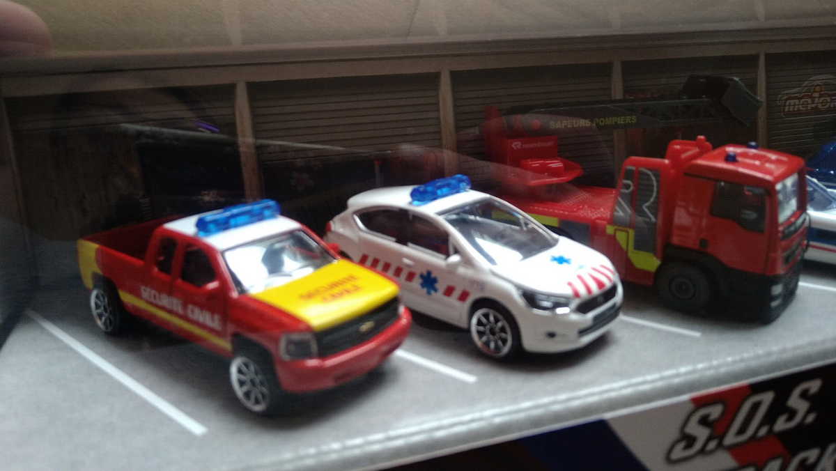 Majorette S.O.S. giftpack DS chevrolet man mercedes peugeot (NP16)