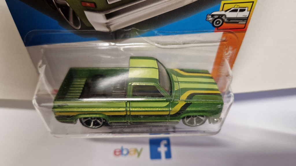 Hot Wheels 83 chevy silverado  2022-114 (NP17)