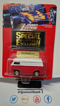Johnny Lightning Spécial edition 69's volkswagen bus    (CP02)