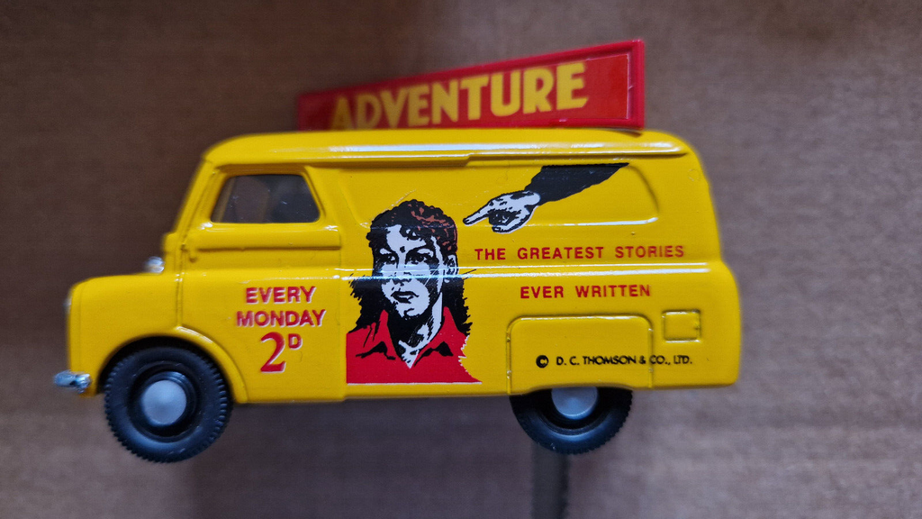 Corgi 1/43 Comic classics Bedford C A van limitée à 7500 exemplaires  (CT05)