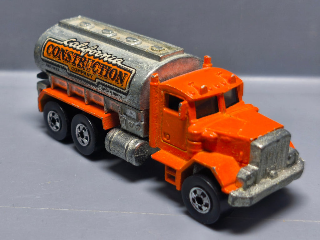 Hot Wheels Peterbilt tank truck 1981 workhorses hong kong  (A18)