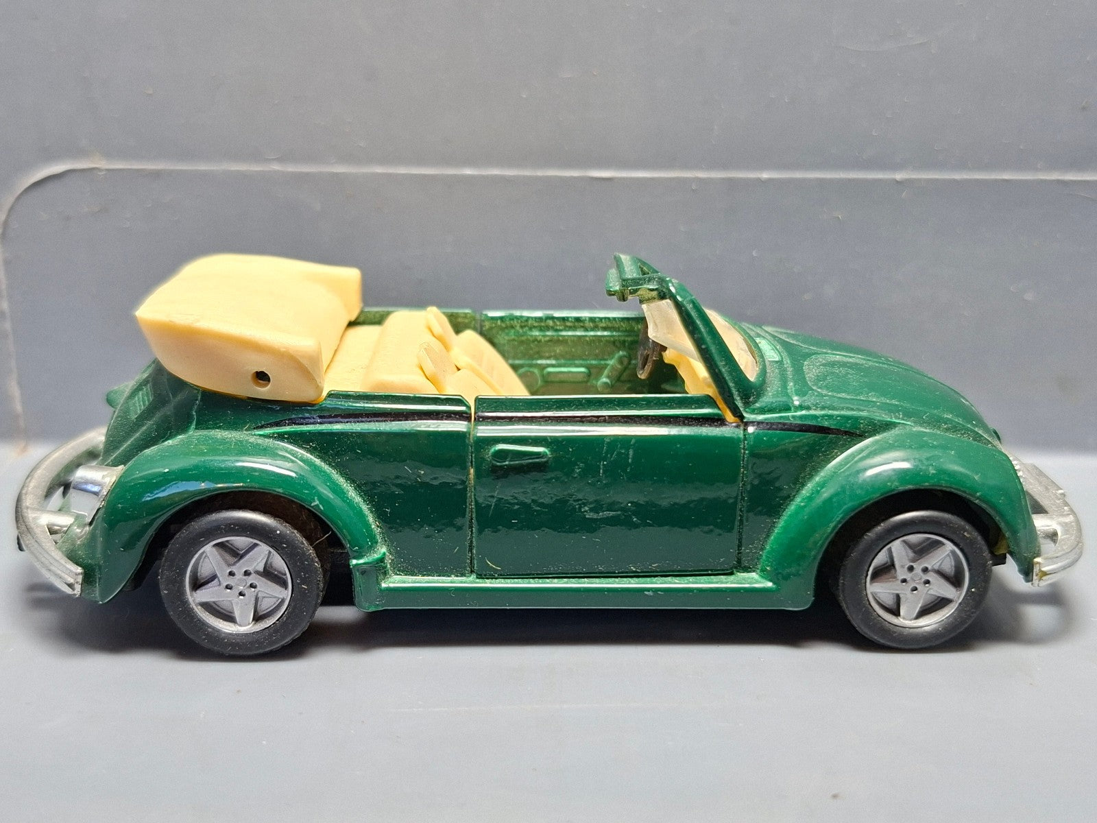 Maisto Volkswagen Beetle  (NP03)