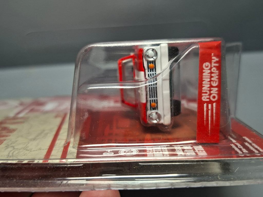 Greenlight Running On Empty 1965 Dodge D-100 Conoco Chase (NG18)