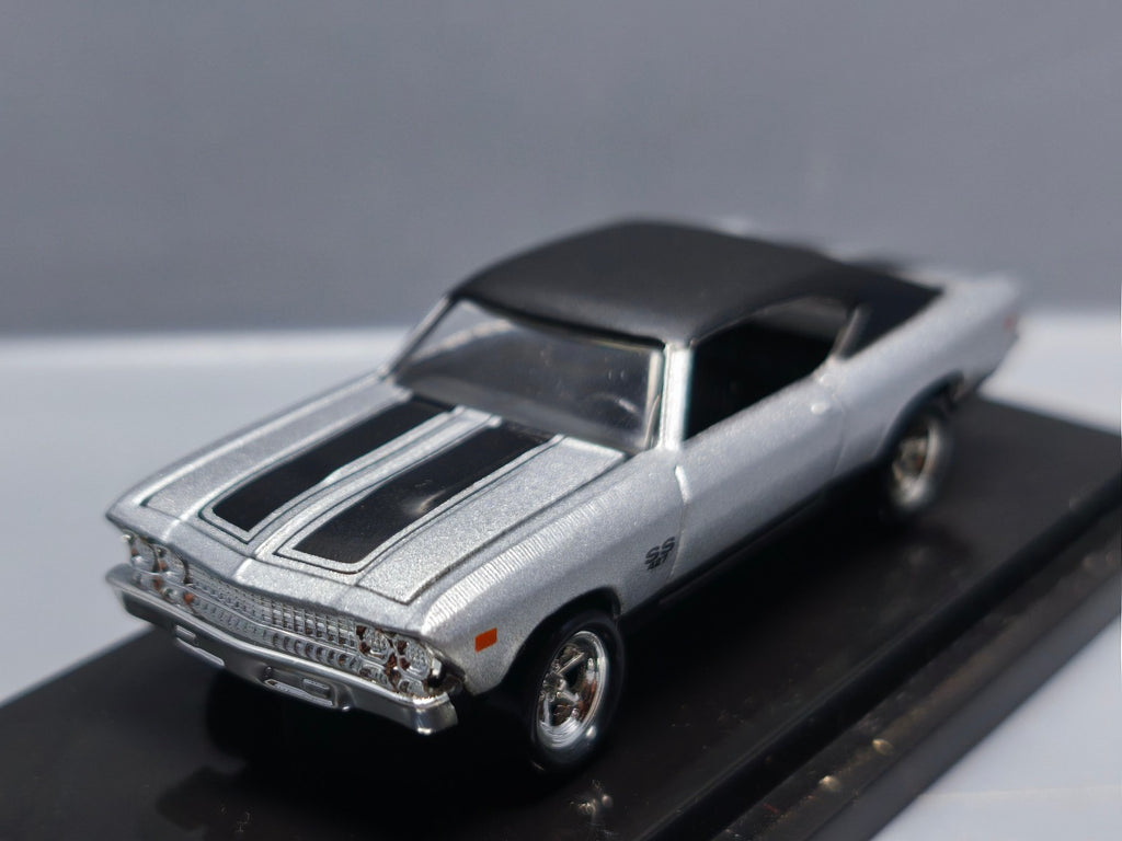 Hot Wheels 2001 100% 1969 chevelle   (CP11)