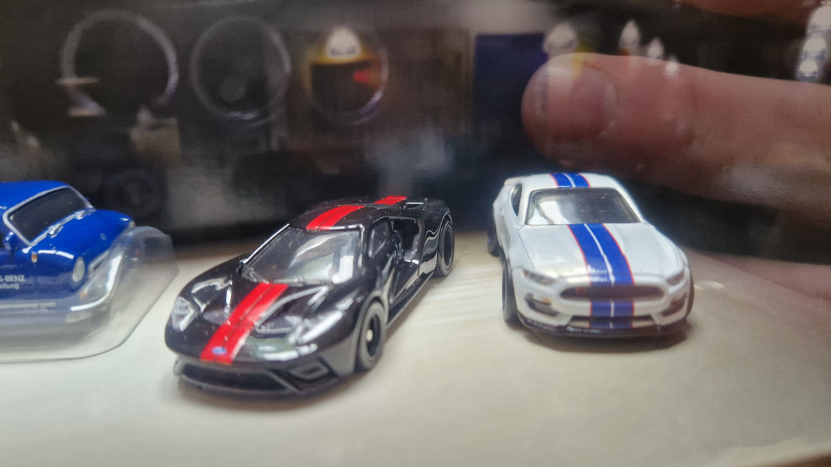 Hot Wheels Premium Set #16 Jay Leno's Garage Mercedes Ford (CT15)