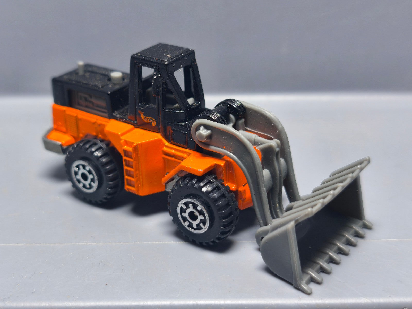 Hot Wheels  Wheel loader version logo gold 1997-641 (A35)