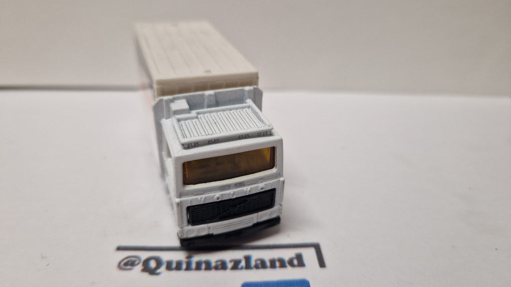 Matchbox 1987 mainline  Volvo container truck federal express     (A31)
