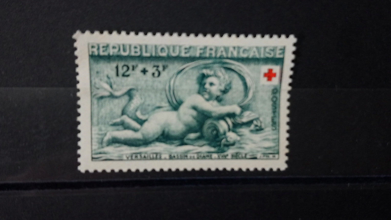 Timbres France 12f+3f Bassin de Diane Croix Rouge 1952