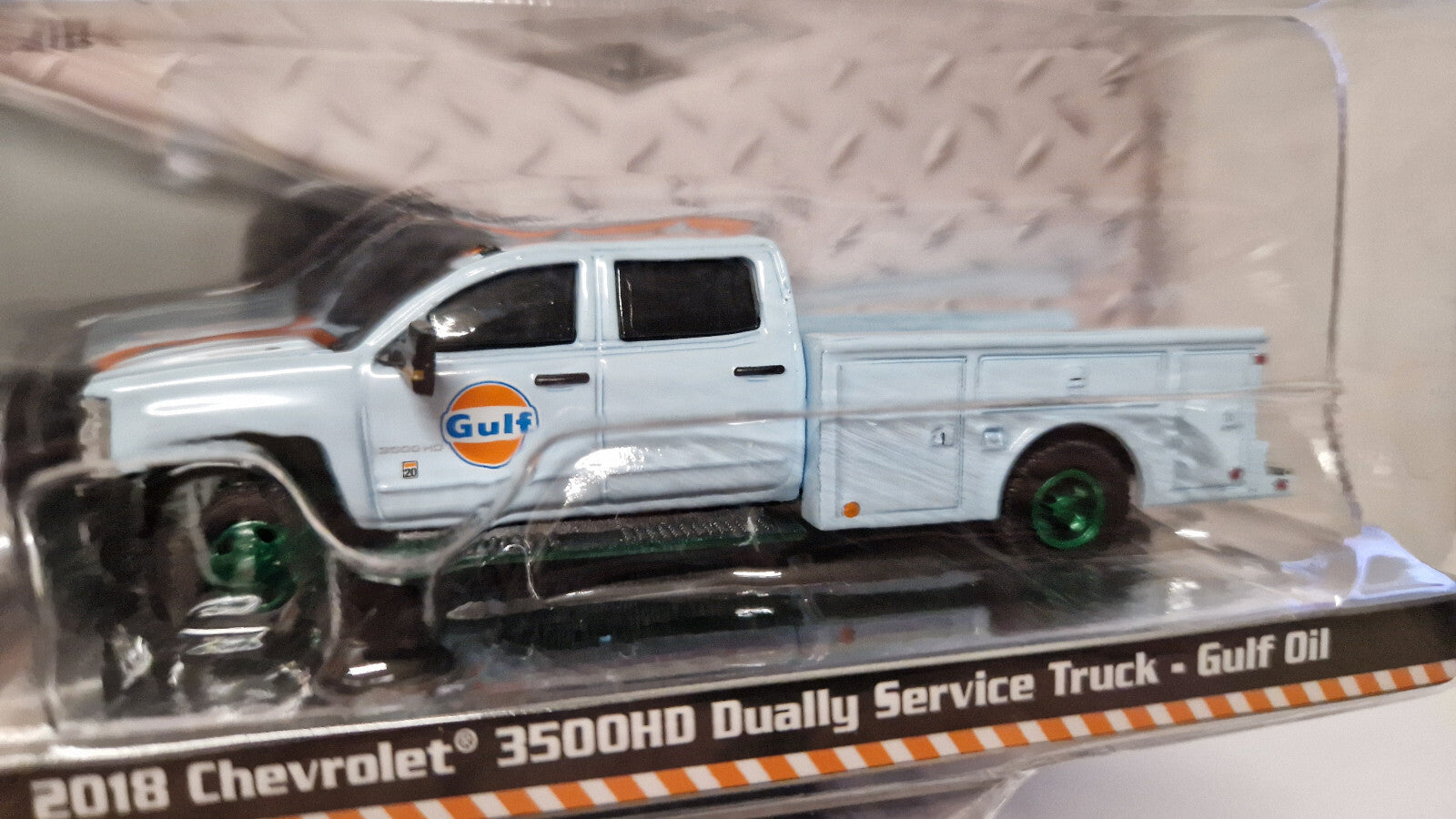 Greenlight Dually Drivers Series 13 Gulf Oil 2018 Chevrolet 3500HD Dually (C12)