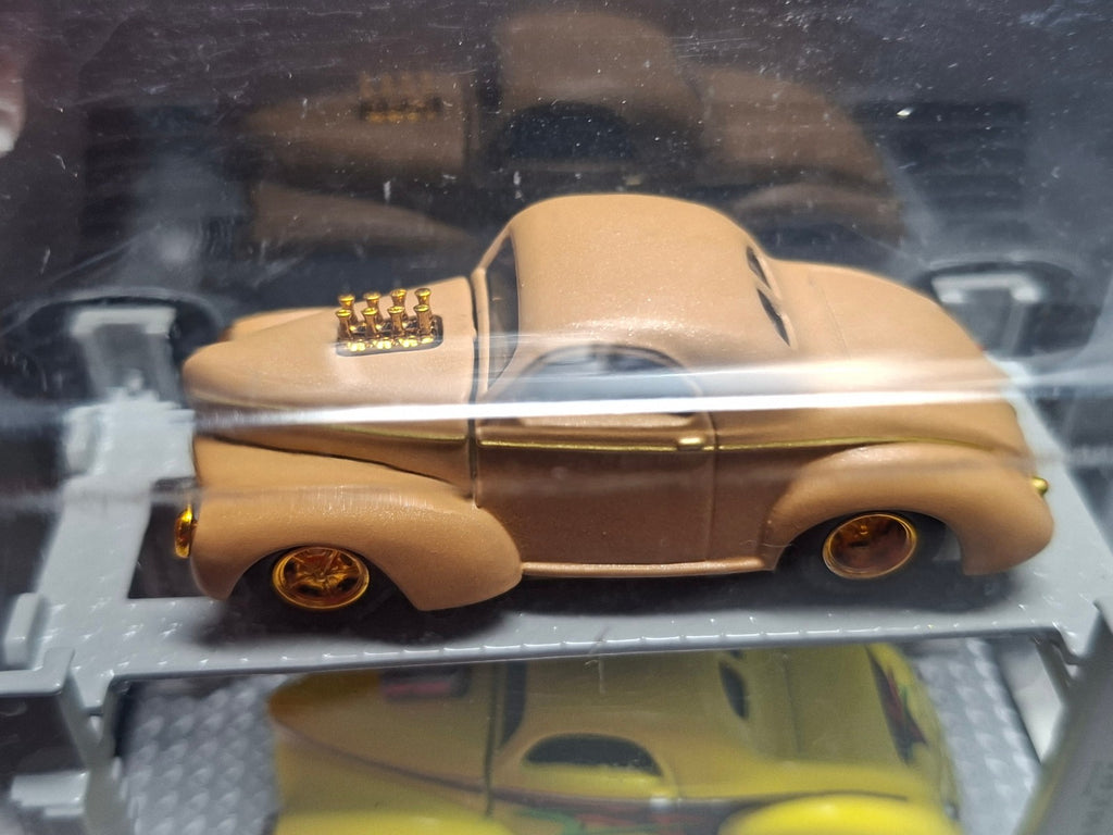 M2 Machines Auto Lift Pack 1941 Willys Coupe Chase (NG38)
