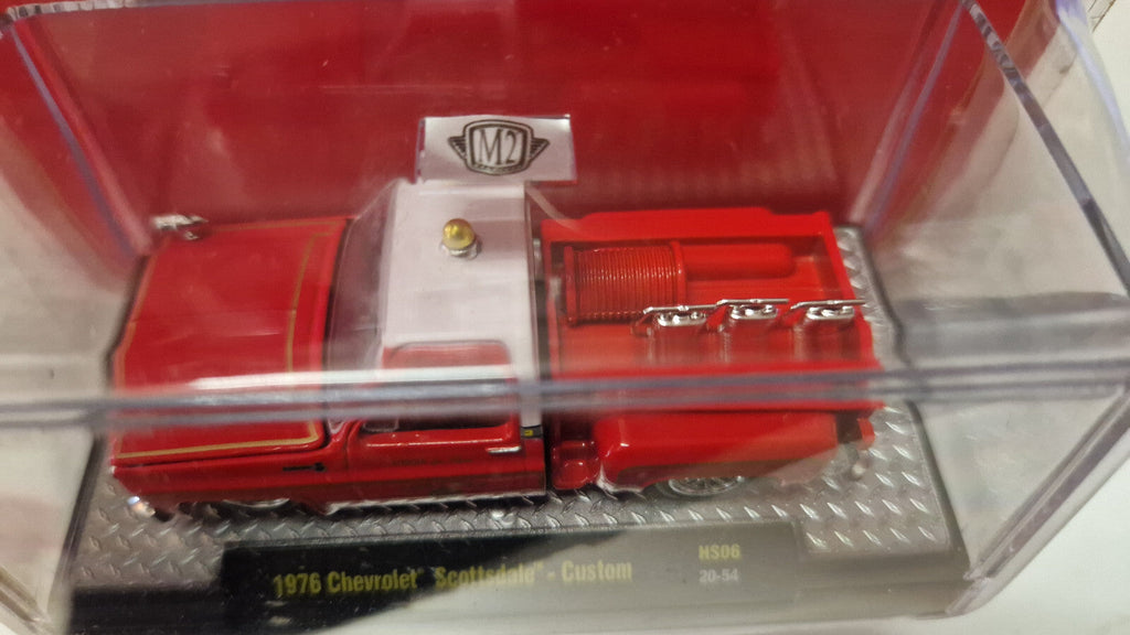 M2 Machines Chief Low Flame SBFD 1976 Chevrolet Scottsdale Custom (NG16)