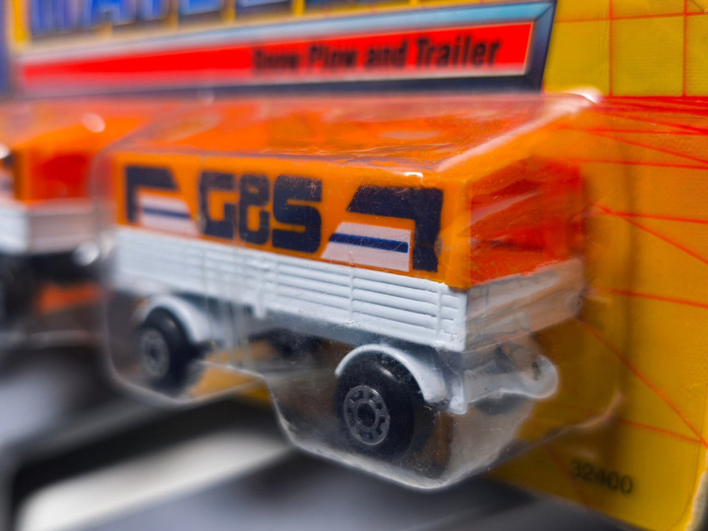 Matchbox Trailers Mercedes-Benz Unimog snow plow and trailer  (CT04)