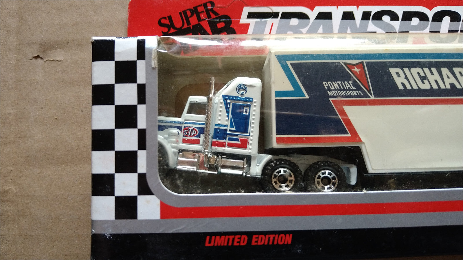 Matchbox Super star transporters STP Richard Petty  (C12)