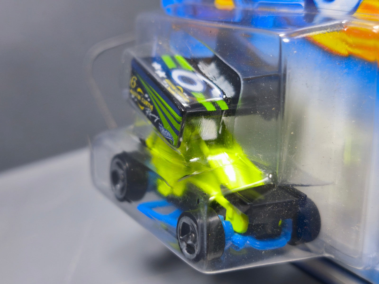 Hot Wheels Slide Out 2001-129 (NP18)