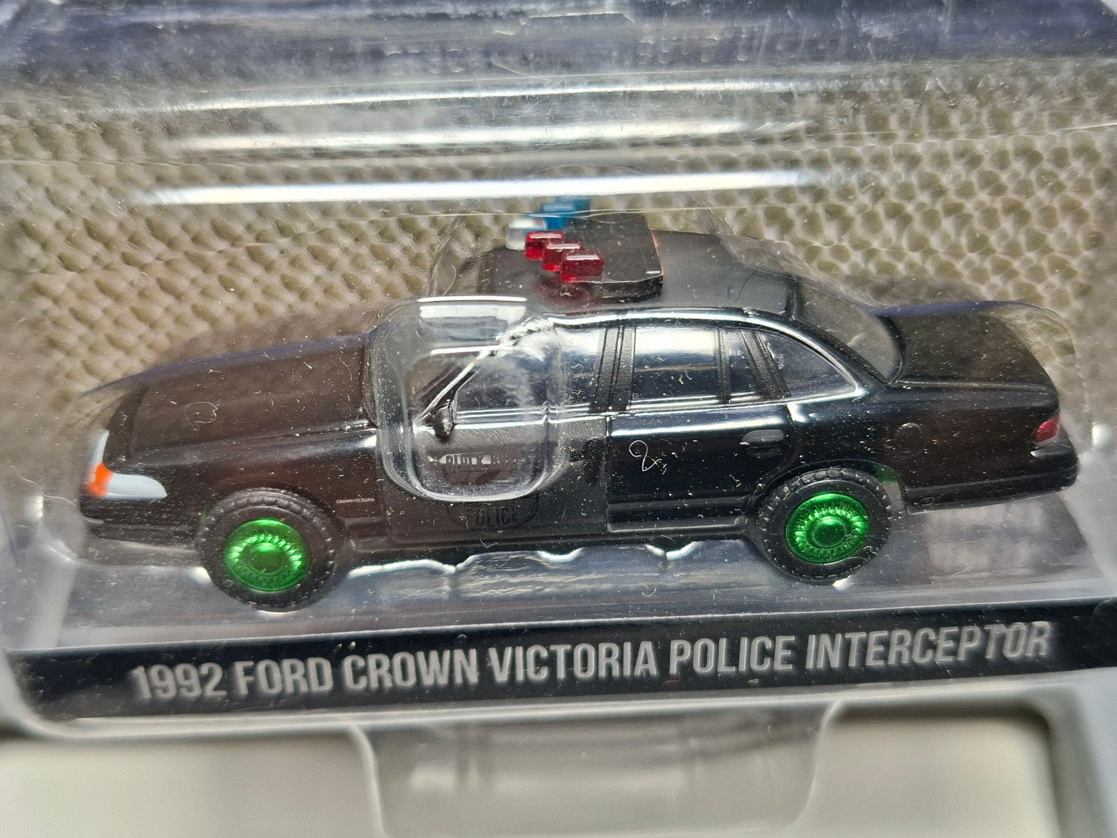 Greenlight Black Bandit 1992 Ford Crown Victoria Police Green  Chase (NG21)