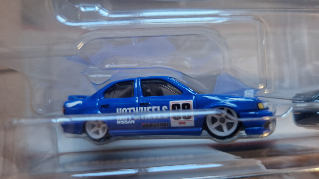 Hot Wheels Premium 2-pack ’94 NISSAN PRIMERA / NISSAN R390 GT1 (Cart)