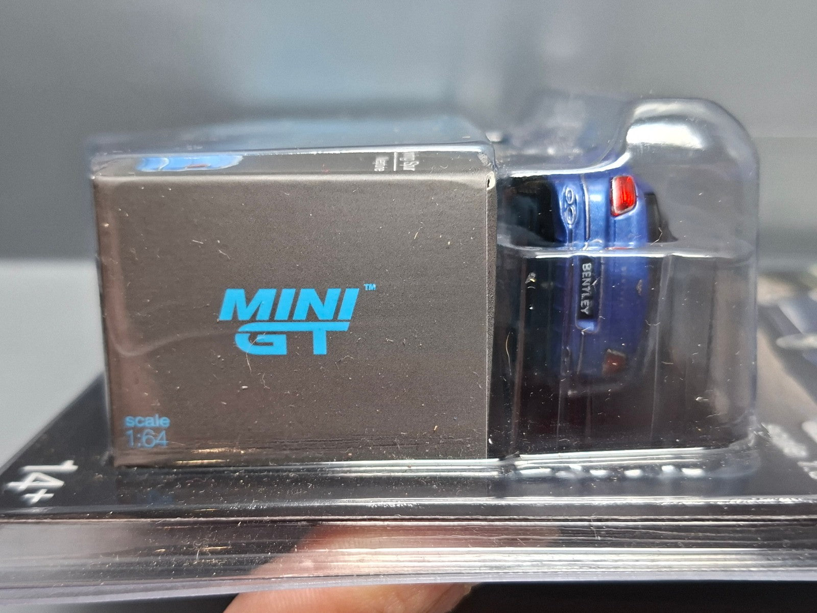 Mini GT Bentley Flying Spur, blue with black roof n°351 (NG39)