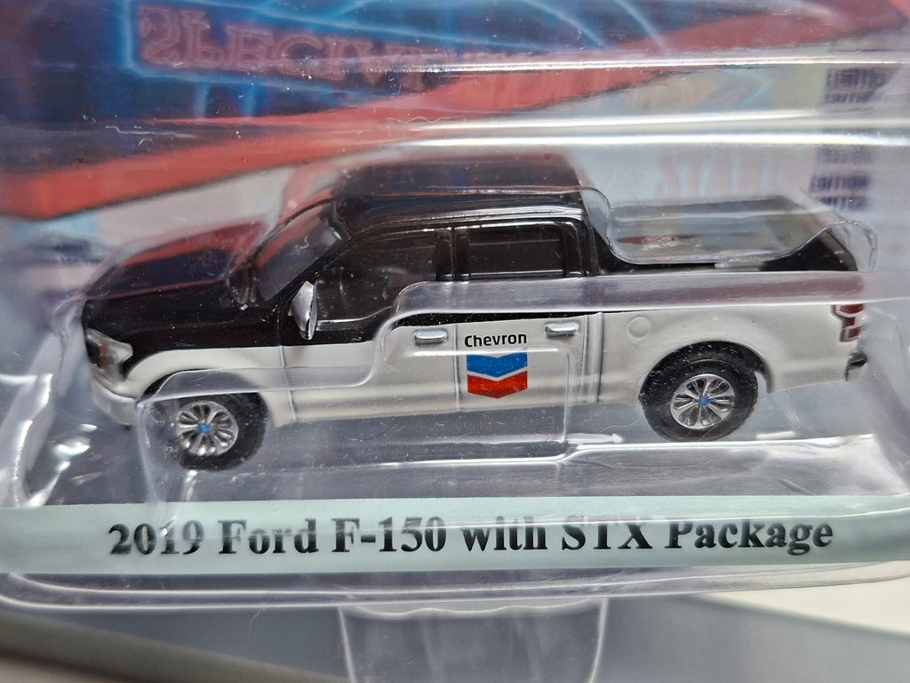 Greenlight Chevron Special Edition Series 1 2019 Ford F-150 XL with STX   (NG44)