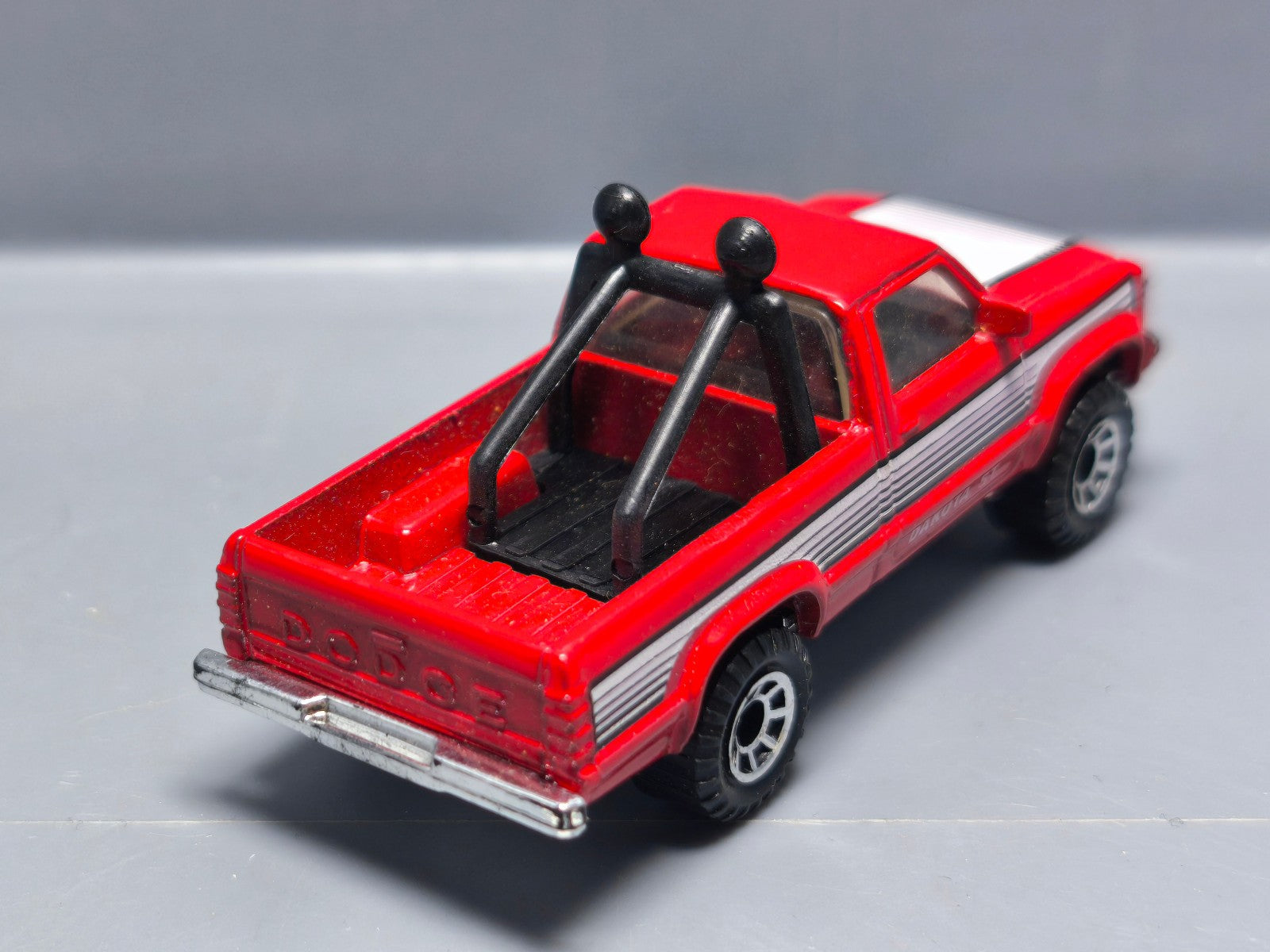 Matchbox Dodge Dakota version barres noires  (A27)