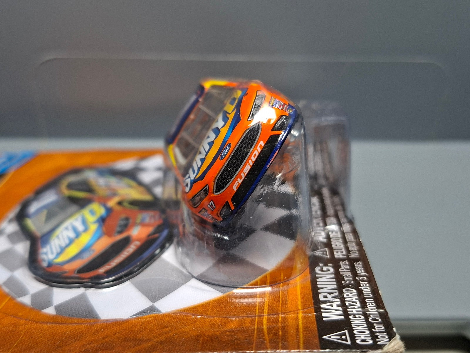 Lionel Racing 2017 wave 6 Ford fusion Ricky Stenhouse junior Sunny D    (NG19)