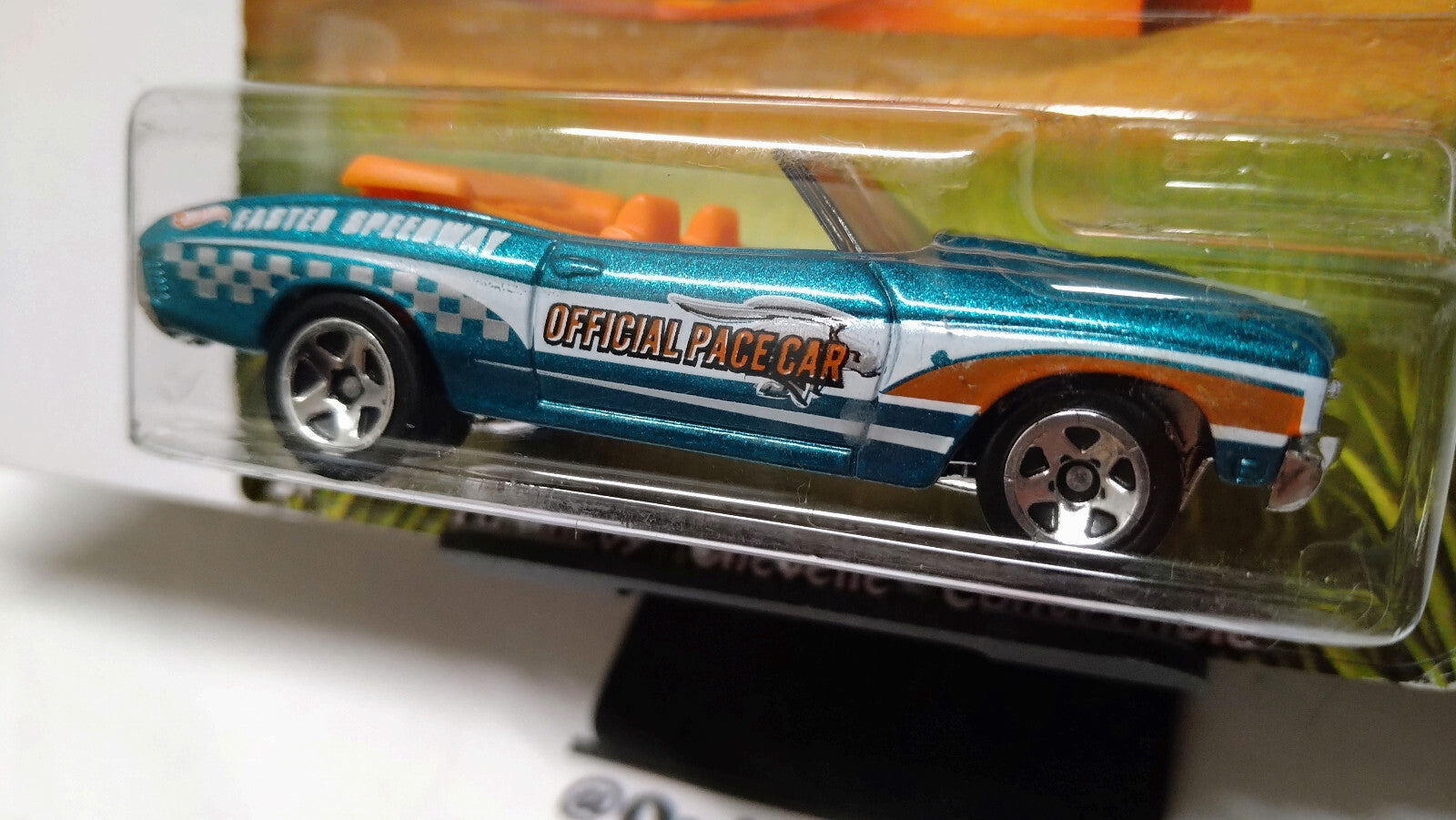 Hot Wheels 2014 happy easter exclusive  70 chevy chevelle convertible (NP15)