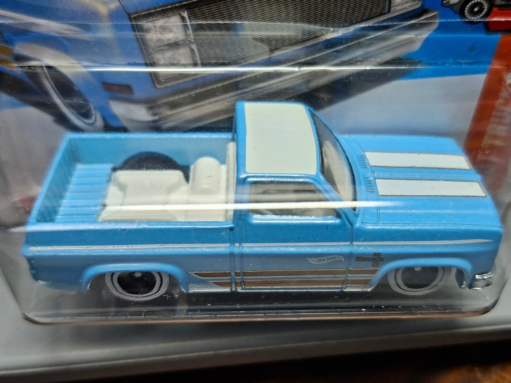 Hot Wheels '83 Chevy Silverado   2025-157  (NP02)