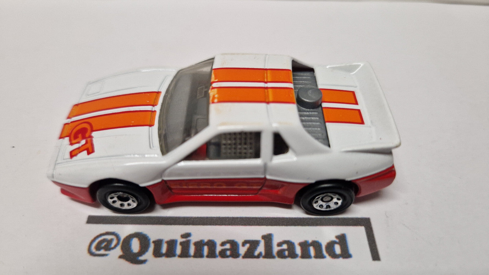 Matchbox 1987 mainline Pontiac fiero    (A26)