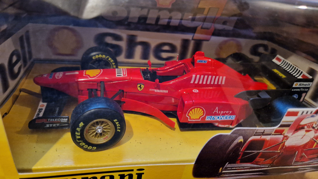Maisto Maisto 1/20 Formula 1 Shell Ferrari F310 Michael Schumacher (ET)