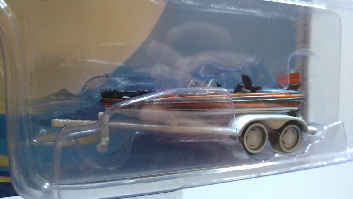 Johnny Lightning Hulls & Haulers 1965 Chevy Stepside Pickup & Boat Chase (CT03)