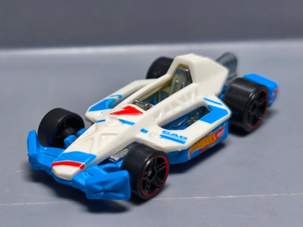 Hot Wheels   Arrow Dynamic 2013-110  (A11)