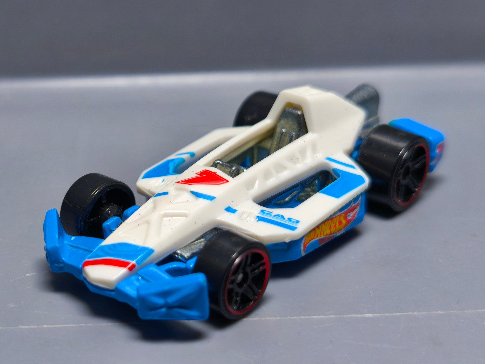 Hot Wheels   Arrow Dynamic 2013-110  (A11)