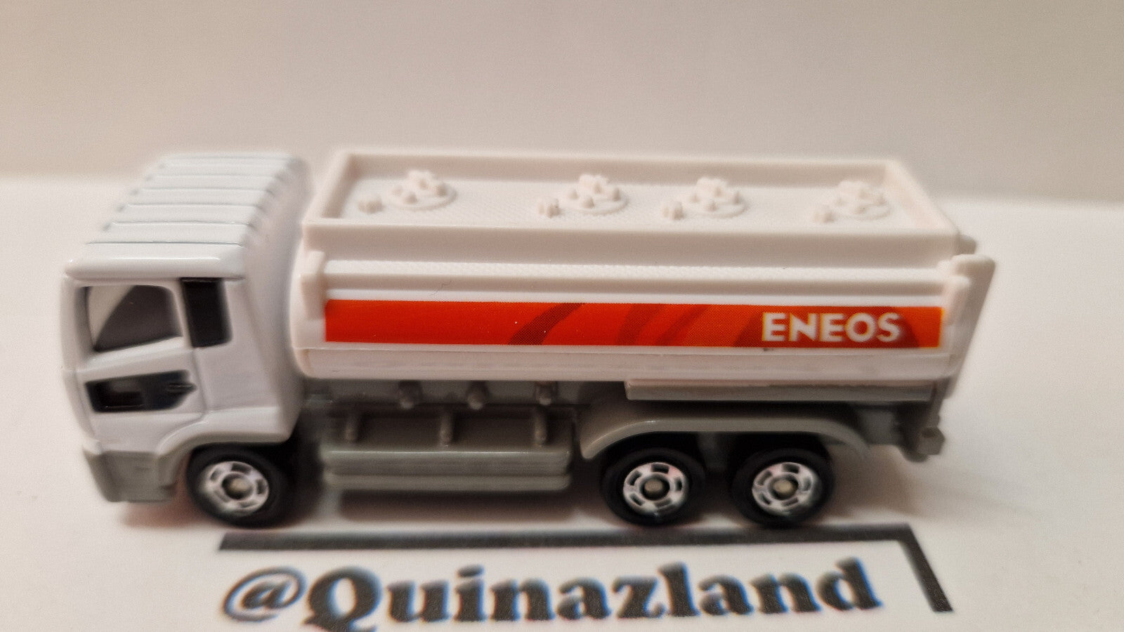 Tomica 2016 regular Nissan UD trucks Quon Eneos Tank lorry (CP08)