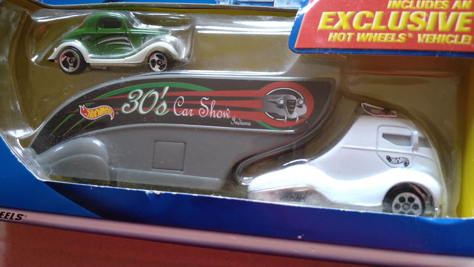 Hot Wheels 2001 pavement pounders  3 window 34  (C7)