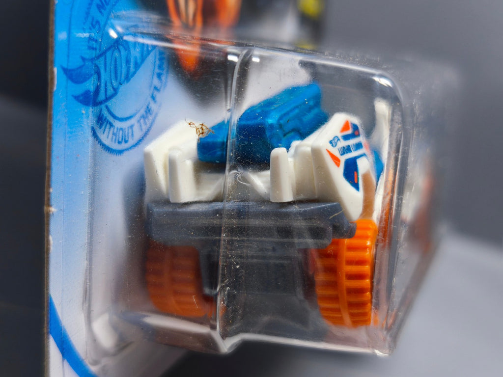 Hot Wheels Bot wheels  2021-173 (NP18)