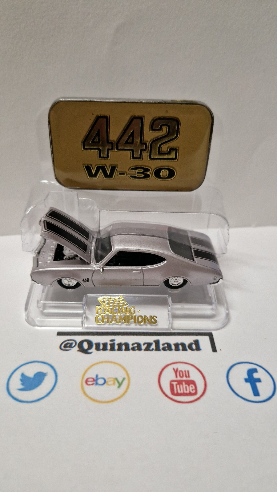Racing Champions 1996 exclusive multipack  69 olds 442     (NP26)